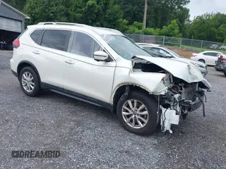 2017 Nissan Rogue S z VIN 5N1AT2MM4HC755064, wystawiony jako IAAI lot #42699207 z przebiegiem 91 455 mil mil oraz . Historia ofert i sprzedaży dostępna na DreamBid. Obrazek 1.
