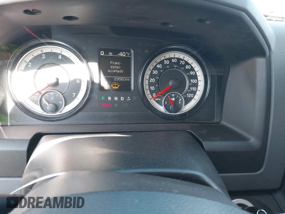 2018 Ram 1500 Express with VIN 1C6RR7FTXJS286833, listed as a IAAI auction lot 41902890 with 29,560 mi miles. Bid and sale history available at carsss.com. Image 7.