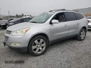 2012 Chevrolet Traverse LTZ z VIN 1GNKRLED8CJ262091, wystawiony jako Copart lot #55527805 z przebiegiem Nie podano mil oraz Szkoda całkowita • Salvage title. Historia ofert i sprzedaży dostępna na DreamBid. Obrazek 1.