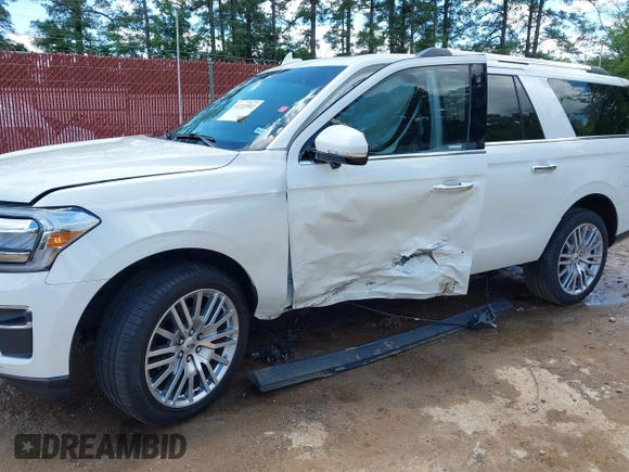 2024 Ford Expedition Max Limited z VIN 1FMJK2A8XREA83026, wystawiony jako IAAI lot #42222592 z przebiegiem 13 647 mil mil oraz . Historia ofert i sprzedaży dostępna na DreamBid. Obrazek 6.