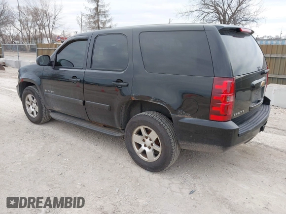 2008 Chevrolet Tahoe Police z VIN 1GNEC030X8R246979, wystawiony jako IAAI lot #41714414 z przebiegiem 209 942 mil mil oraz . Historia ofert i sprzedaży dostępna na DreamBid. Obrazek 3.