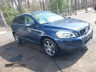 2013 Volvo XC60 T6 with VIN YV4902DZ9D2441547, listed as a IAAI auction lot 42028493 with 106,212 mi miles. Bid and sale history available at carsss.com. Image 1.