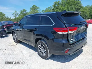 2018 Toyota Highlander SE with VIN 5TDKZRFH3JS549805, listed as a IAAI auction lot 42603465 with 85,547 mi miles and . Bid and sale history available at DreamBid. Image 3.