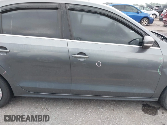 2013 Volkswagen Jetta SE with VIN 3VWDP7AJ2DM418282, listed as a IAAI auction lot 42100785 with 131,383 mi miles and . Bid and sale history available at DreamBid. Image 13.