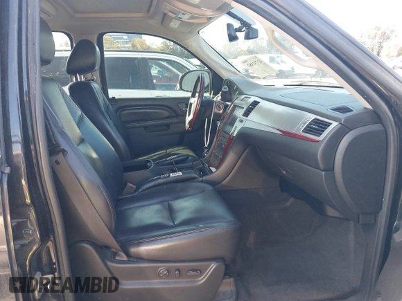 2011 Cadillac Escalade ESV Premium z VIN 1GYS4JEFXBR189541, wystawiony jako IAAI lot #41731883 z przebiegiem 106 023 mil mil oraz . Historia ofert i sprzedaży dostępna na DreamBid. Obrazek 5.