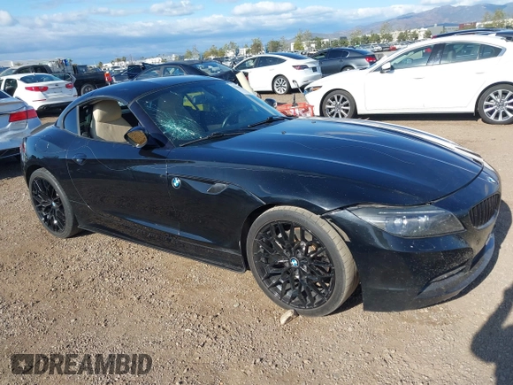 2012 BMW Z4 sDrive28i z VIN WBALL5C56CE716558, wystawiony jako IAAI lot #42065347 z przebiegiem 93 438 mil mil oraz . Historia ofert i sprzedaży dostępna na DreamBid. Obrazek 1.
