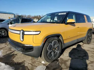 2023 Rivian R1S Adventure z VIN 7PDSGABA1PN009442, wystawiony jako Copart lot #45375605 z przebiegiem 28 047 mil mil oraz Szkody całkowita. Historia ofert i sprzedaży dostępna na DreamBid. Obrazek 1.