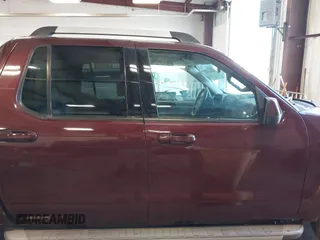 2007 Ford Explorer Sport Trac Limited z VIN 1FMEU53807UA22975, wystawiony jako IAAI lot #42691255 z przebiegiem 106 066 mil mil oraz . Historia ofert i sprzedaży dostępna na DreamBid. Obrazek 13.