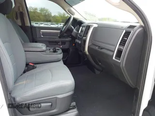 2018 Ram 1500 SLT z VIN 1C6RR6GG7JS303941, wystawiony jako IAAI lot #41942236 z przebiegiem 142 098 mil mil oraz . Historia ofert i sprzedaży dostępna na DreamBid. Obrazek 5.