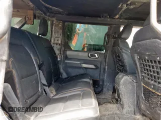 2023 Ford Bronco z VIN 1FMEE5DH1PLB80999, wystawiony jako Copart lot #64993015 z przebiegiem 36 436 mil mil oraz Szkoda całkowita • Salvage title. Historia ofert i sprzedaży dostępna na DreamBid. Obrazek 10.