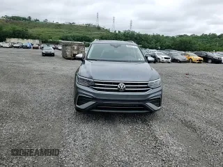 2024 Volkswagen Tiguan Wolfsburg Edition z VIN 3VVAB7AX0RM218695, wystawiony jako Copart lot #60689715 z przebiegiem 4 030 mil mil oraz Szkoda całkowita • Salvage title. Historia ofert i sprzedaży dostępna na DreamBid. Obrazek 14.
