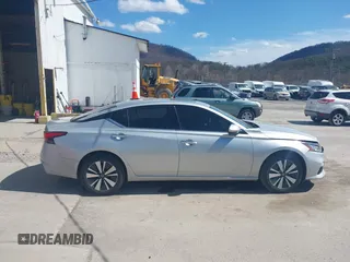 2020 Nissan Altima SV z VIN 1N4BL4DW1LC195914, wystawiony jako IAAI lot #41888061 z przebiegiem 81 376 mil mil oraz . Historia ofert i sprzedaży dostępna na DreamBid. Obrazek 13.