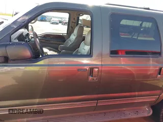2000 Ford Excursion Limited z VIN 1FMNU43S5YEC18413, wystawiony jako IAAI lot #41972353 z przebiegiem 99 531 mil mil oraz . Historia ofert i sprzedaży dostępna na DreamBid. Obrazek 14.