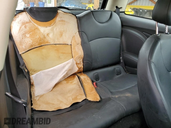 2011 MINI Hardtop с VIN WMWSU3C52BT093673, выставлен на аукционе Copart как лот 59992375 с пробегом 114 919 миль миль и Списание • Salvage title. История ставок и продаж доступна на DreamBid. Изображение 10.