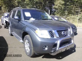 2008 Nissan Pathfinder SE z VIN 5N1AR18B48C630714, wystawiony jako IAAI lot #26073842 z przebiegiem 61 608 mil mil oraz . Historia ofert i sprzedaży dostępna na DreamBid. Obrazek 1.