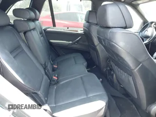 2013 BMW X5 xDrive50i z VIN 5UXZV8C5XD0C17142, wystawiony jako IAAI lot #42528433 z przebiegiem 84 886 mil mil oraz . Historia ofert i sprzedaży dostępna na DreamBid. Obrazek 8.