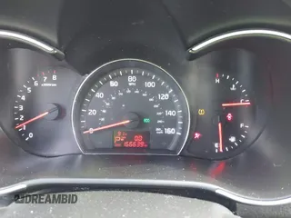 2014 Kia Sorento LX z VIN 5XYKT3A63EG509554, wystawiony jako IAAI lot #42278016 z przebiegiem 166 639 mil mil oraz . Historia ofert i sprzedaży dostępna na DreamBid. Obrazek 7.
