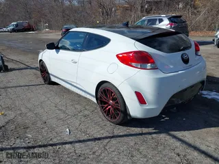 2015 Hyundai Veloster RE:FLEX with VIN KMHTC6AD9FU233378, listed as a IAAI auction lot 41428400 with 99,275 mi miles. Bid and sale history available at carsss.com. Image 3.
