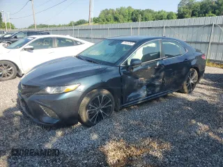 2020 Toyota Camry SE z VIN 4T1G11AK5LU933273, wystawiony jako Copart lot #54404265 z przebiegiem 87 156 mil mil oraz Szkoda całkowita • Salvage title. Historia ofert i sprzedaży dostępna na DreamBid. Obrazek 1.