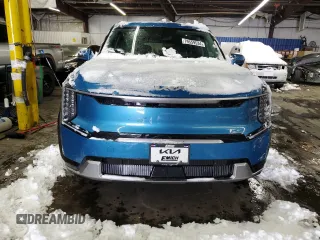 2024 Kia EV9 Land with VIN KNDADFS56R6027783, listed as a Copart auction lot 79559534 with 2,713 mi miles and Salvage Title. Bid and sale history available at carsss.com. Image 5.