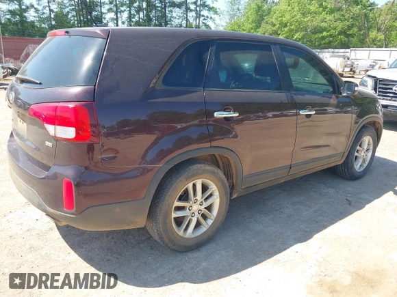 2015 Kia Sorento LX with VIN 5XYKT3A68FG619839, listed as a IAAI auction lot 42049866 with 215,471 mi miles. Bid and sale history available at carsss.com. Image 4.