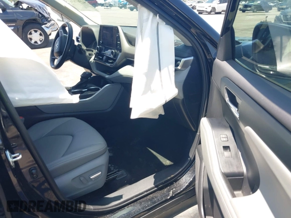 2023 Toyota Highlander L with VIN 5TDKDRAH5PS024582, listed as a IAAI auction lot 42307836 with 40,512 mi miles and . Bid and sale history available at DreamBid. Image 5.