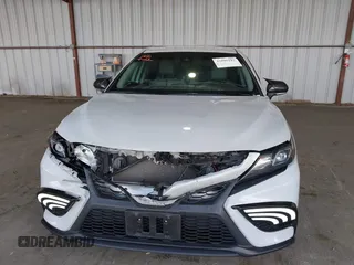 2022 Toyota Camry SE z VIN 4T1G11AK5NU019057, wystawiony jako IAAI lot #42009182 z przebiegiem 48 250 mil mil oraz . Historia ofert i sprzedaży dostępna na DreamBid. Obrazek 6.