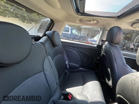 2007 MINI Hardtop S with VIN WMWMF73527TL89620, listed as a Copart auction lot 52344035 with 105,600 mi miles and Clean Title. Bid and sale history available at DreamBid. Image 6.