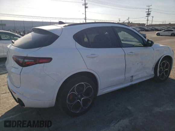 2022 Alfa Romeo Stelvio Veloce z VIN ZASPAKBN5N7D47295, wystawiony jako Copart lot #71765894 z przebiegiem 19 364 mil mil oraz Szkoda całkowita • Salvage title. Historia ofert i sprzedaży dostępna na DreamBid. Obrazek 3.