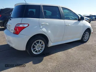 2006 Scion xA z VIN JTKKT624365020332, wystawiony jako IAAI lot #42335748 z przebiegiem 103 621 mil mil oraz . Historia ofert i sprzedaży dostępna na DreamBid. Obrazek 4.