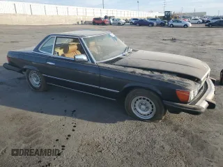 1985 Mercedes-Benz 380 z VIN WDBBA45C6FA018567, wystawiony jako Copart lot #49676645 z przebiegiem 129 320 mil mil oraz Czysty tytuł • Clean title. Historia ofert i sprzedaży dostępna na DreamBid. Obrazek 4.