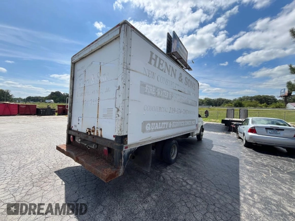 2005 GMC Savana z VIN 1GDJG31U651163557, wystawiony jako Copart lot #85157144 z przebiegiem 403 358 mil mil oraz Czysty tytuł • Clean title. Historia ofert i sprzedaży dostępna na DreamBid. Obrazek 4.