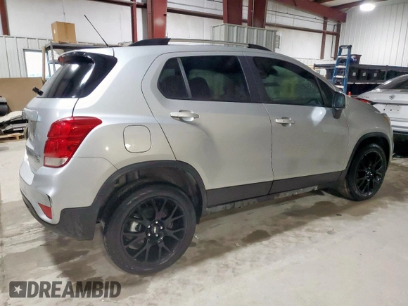 2022 Chevrolet Trax LT with VIN KL7CJPSM8NB557105, listed as a Copart auction lot 55352285 with 22,028 mi miles and Salvage title. Bid and sale history available at DreamBid. Image 3.