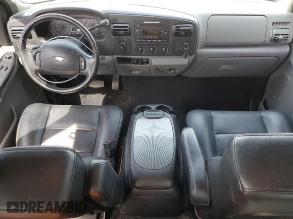 2006 Ford F-250 XL z VIN 1FTSX21596EC30884, wystawiony jako Copart lot #53560955 z przebiegiem 117 331 mil mil oraz Szkoda całkowita • Salvage title. Historia ofert i sprzedaży dostępna na DreamBid. Obrazek 8.