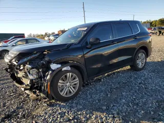 2024 Mitsubishi Outlander ES with VIN JA4J3UA80RZ006388, listed as a Copart auction lot 84683354 with 28,040 mi miles and Salvage Title. Bid and sale history available at carsss.com. Image 1.