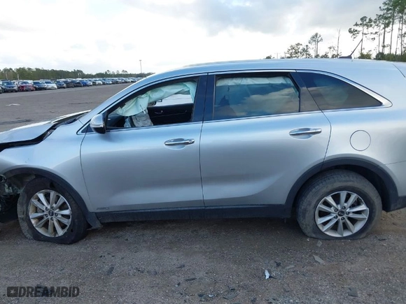 2019 Kia Sorento LX with VIN 5XYPGDA33KG515128, listed as a IAAI auction lot 40772855 with 95,109 mi miles. Bid and sale history available at carsss.com. Image 14.