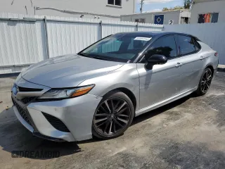 2018 Toyota Camry XSE with VIN 4T1B61HK2JU030657, listed as a Copart auction lot 50880545 with 89,781 mi miles and Clean title. Bid and sale history available at DreamBid. Image 1.