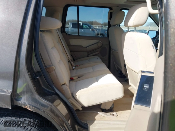 2008 Ford Explorer XLT with VIN 1FMEU73E88UB29534, listed as a IAAI auction lot 41775911 with 120,440 mi miles. Bid and sale history available at carsss.com. Image 8.