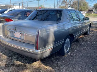 1999 Cadillac DeVille DHS z VIN 1G6KE54Y9XU783302, wystawiony jako Copart lot #42375455 z przebiegiem Nie podano mil oraz Czysty tytuł • Clean title. Historia ofert i sprzedaży dostępna na DreamBid. Obrazek 4.