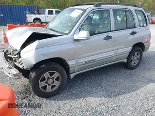 2002 Chevrolet Tracker LT z VIN 2CNBJ634926935241, wystawiony jako IAAI lot #42086260 z przebiegiem Nie podano mil oraz . Historia ofert i sprzedaży dostępna na DreamBid. Obrazek 2.