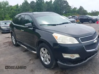 2011 Chevrolet Traverse 1LT z VIN 1GNKRGED3BJ403736, wystawiony jako IAAI lot #42145035 z przebiegiem 127 002 mil mil oraz . Historia ofert i sprzedaży dostępna na DreamBid. Obrazek 1.