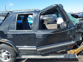 2000 Chevrolet Blazer LT with VIN 1GNDT13W8Y2280580, listed as a IAAI auction lot 41901975 with 236,736 mi miles and . Bid and sale history available at DreamBid. Image 12.