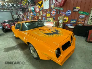 1976 Pontiac Firebird z VIN 2W87Z6N524296, wystawiony jako Copart lot #49534995 z przebiegiem 81 855 mil mil oraz Czysty tytuł • Clean title. Historia ofert i sprzedaży dostępna na DreamBid. Obrazek 1.