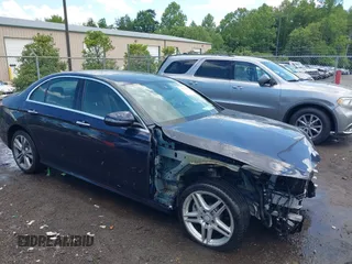2018 Mercedes-Benz E 300 z VIN WDDZF4KB7JA432582, wystawiony jako IAAI lot #42220866 z przebiegiem 52 437 mil mil oraz . Historia ofert i sprzedaży dostępna na DreamBid. Obrazek 1.