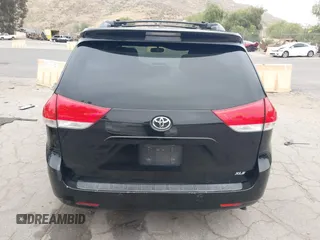 2013 Toyota Sienna XLE AAS с VIN 5TDYK3DC5DS386789, выставлен на аукционе IAAI как лот 42164870 с пробегом 171 786 миль миль и . История ставок и продаж доступна на DreamBid. Изображение 16.