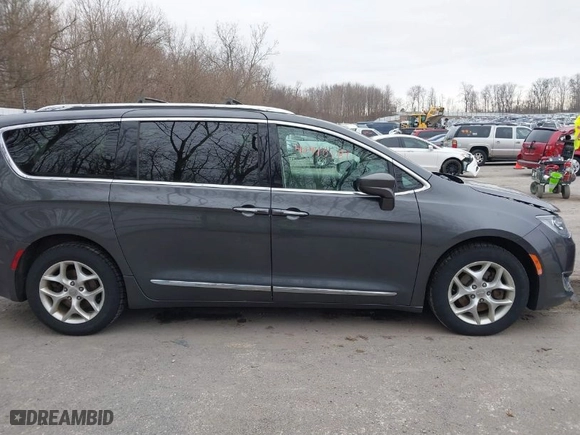 2018 Chrysler Pacifica Touring L with VIN 2C4RC1BG8JR139539, listed as a IAAI auction lot 41910181 with NaN miles. Bid and sale history available at carsss.com. Image 13.