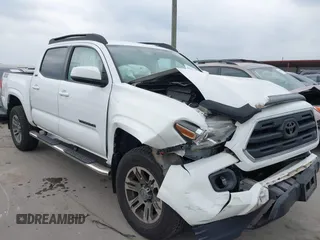 2016 Toyota Tacoma SR5 z VIN 5TFAZ5CN5GX018977, wystawiony jako IAAI lot #42303122 z przebiegiem 99 545 mil mil oraz . Historia ofert i sprzedaży dostępna na DreamBid. Obrazek 1.