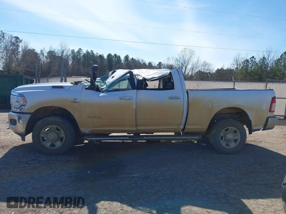 2019 Ram 2500 Lone Star with VIN 3C6UR5DL1KG663656, listed as a IAAI auction lot 41329641 with 124,361 mi miles and . Bid and sale history available at DreamBid. Image 14.