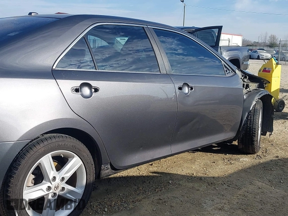 2013 Toyota Camry L with VIN 4T1BF1FK6DU642576, listed as a IAAI auction lot 41686230 with 187,742 mi miles. Bid and sale history available at carsss.com. Image 18.