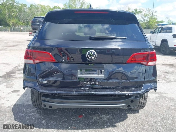 2024 Volkswagen Taos SE with VIN 3VVEX7B27RM124612, listed as a IAAI auction lot 41921014 with 8,880 mi miles. Bid and sale history available at carsss.com. Image 17.